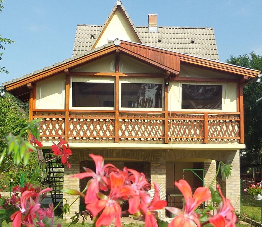 Tiszavirag Vendeghaz Villa Szeged Luaran gambar