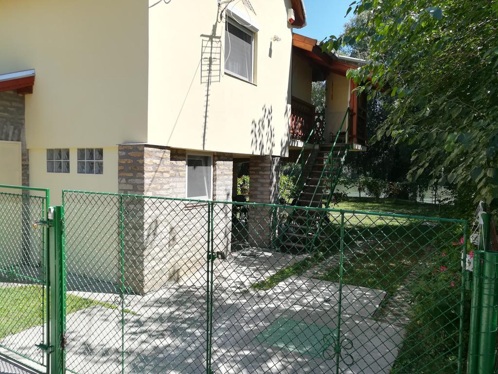 Tiszavirag Vendeghaz Villa Szeged Luaran gambar