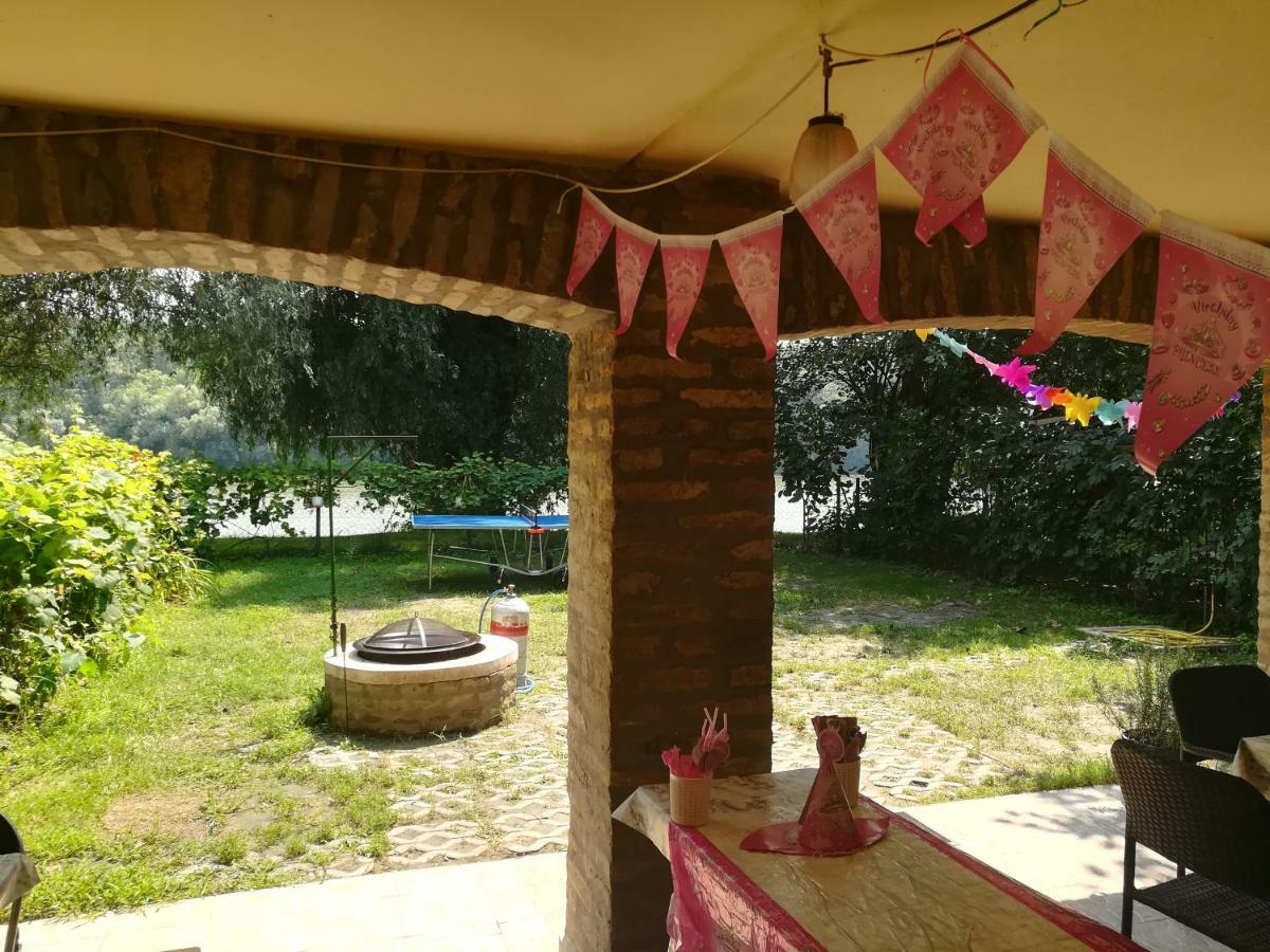 Tiszavirag Vendeghaz Villa Szeged Luaran gambar